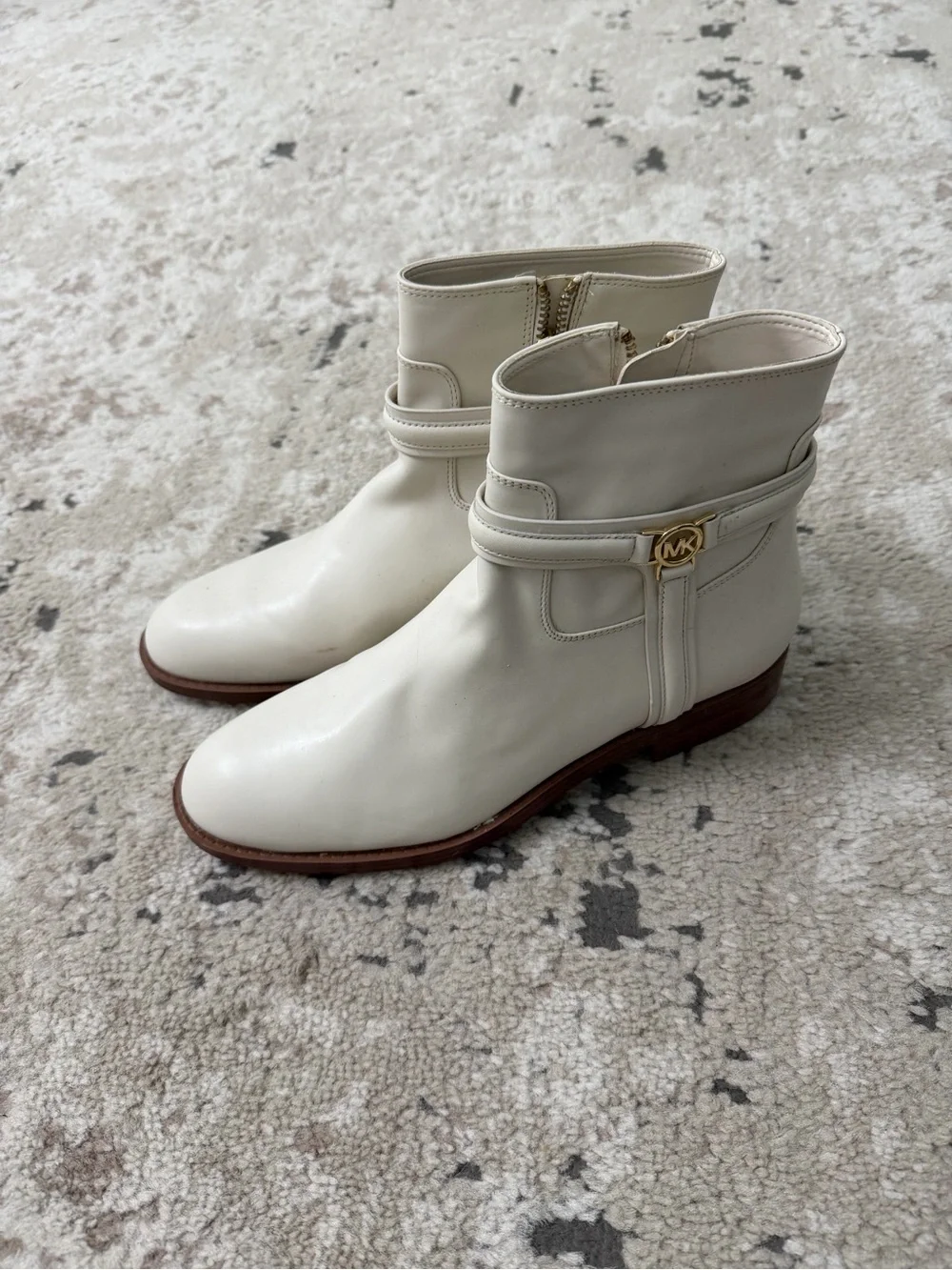 Michael Kors Mindy Leather Boots in Ivory Size 9